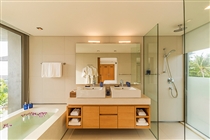 Grand ensuite design